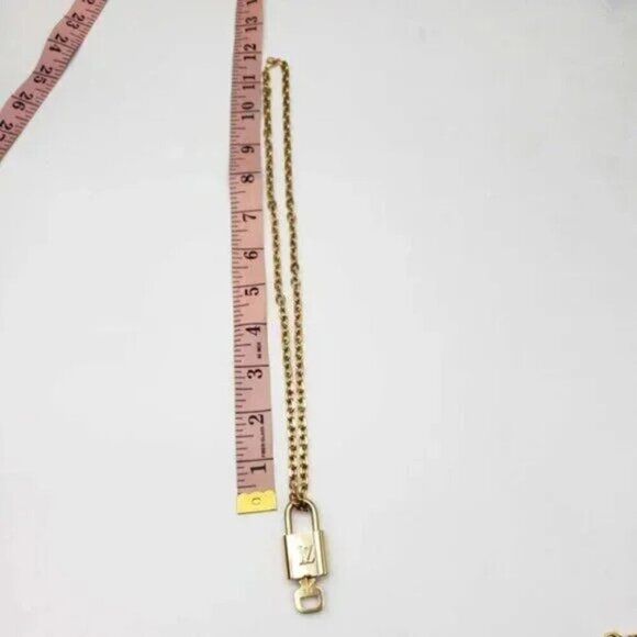 100% Auth Louis Vuitton Lock & Key with Gold Plated Gold Chain Necklace - Picture 4 of 8